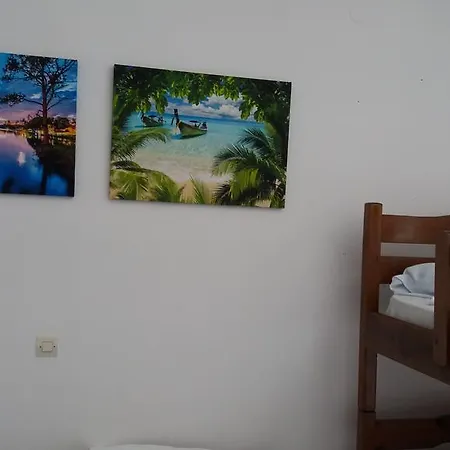 Pantelatos Studios شقة
